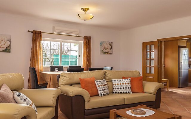 Casa das Amendoeiras