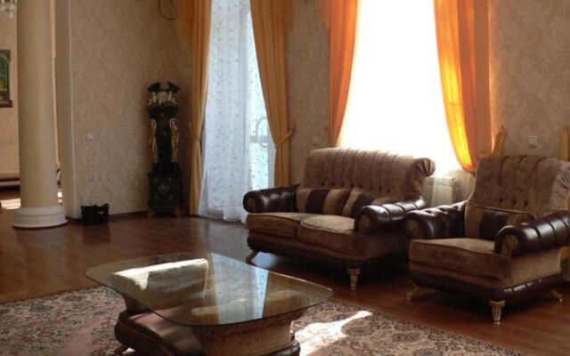 Imperatorsky Dvorets