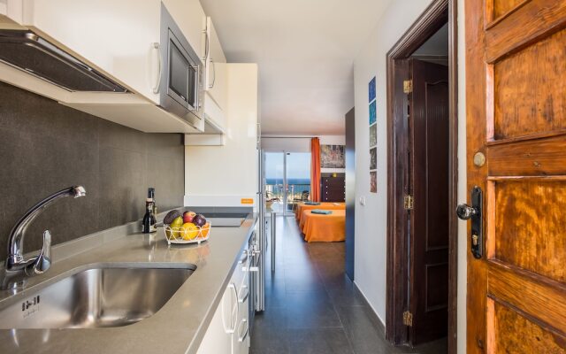 926. Seafront Studio with Fabulous View of las Americas