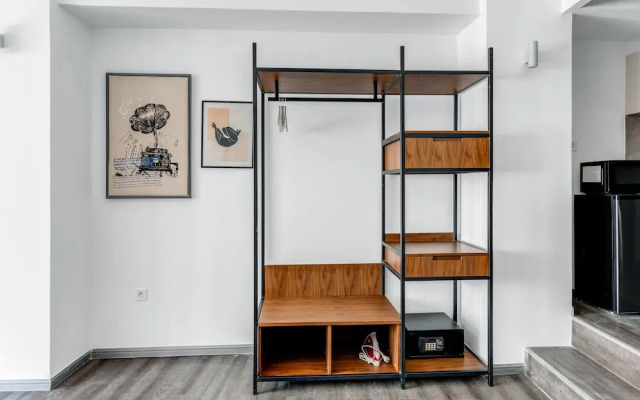 Sanders Center - Nice Studio Apartment