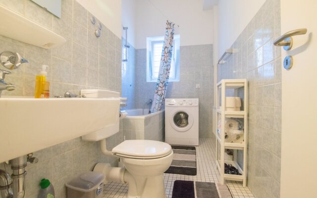 Tolstov-Hotels Large 3 Room Apartment