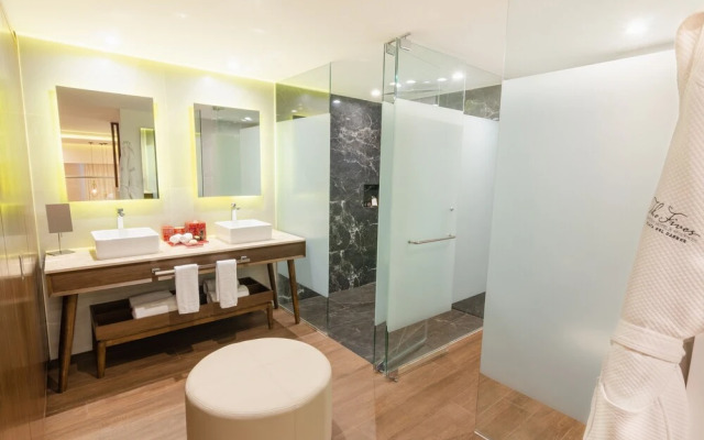 The Fives Travelers at the Fives Downtown by Ypj