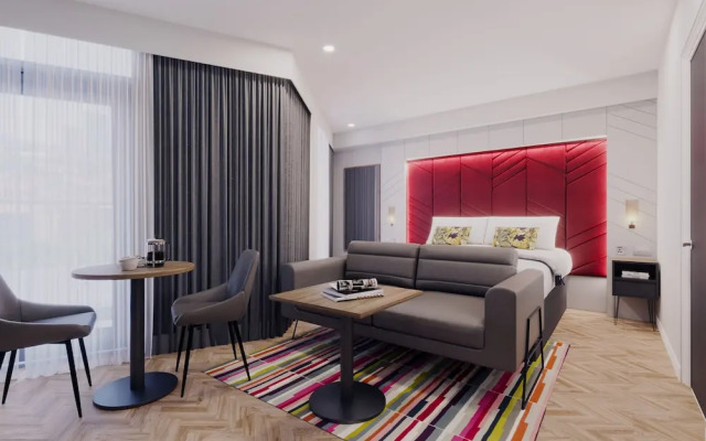 Roomzzz Edinburgh