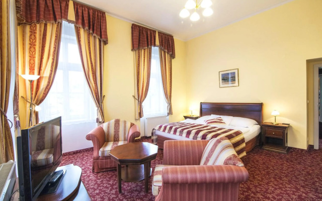 Ontario Hotel Garni