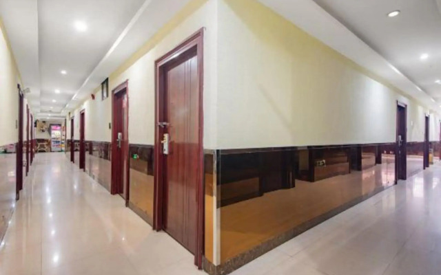OYO Yuanzhong Hotel (Shenzhen East Railway Station Buji Subway Station)