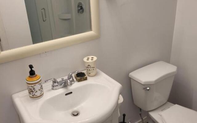 Adorable Studio Basement Suite in South Barrie