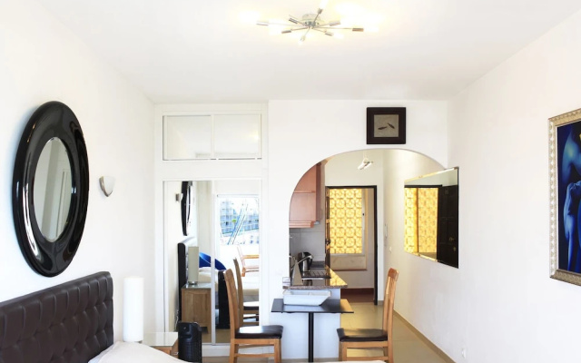 Lagos Main Avenue Studio With Marina View Balcony