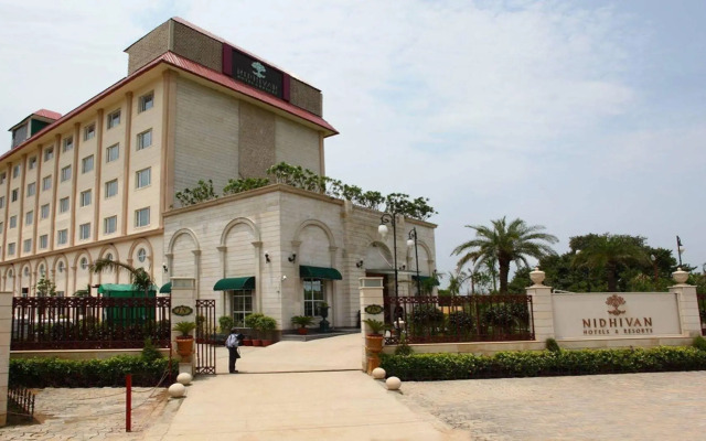 Nidhivan Sarovar Portico Vrindavan