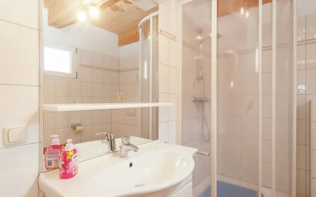 Spacious Chalet near Kreischberg Ski Area