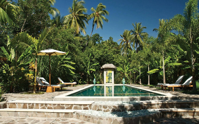 Cili Emas Oceanside Resort