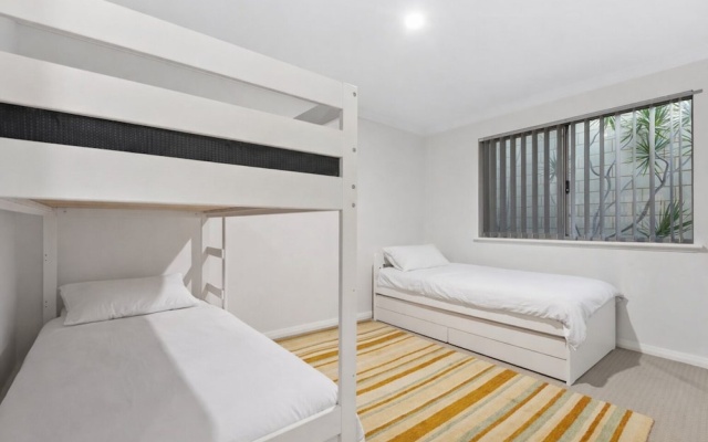 Spacious Family Home in Wannanup Mandurah – Guest Rooms – Wannanup