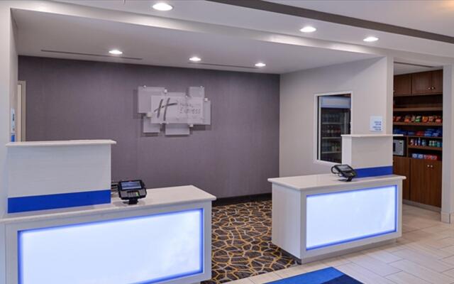 Holiday Inn Express & Suites Lexington Midtown - I-75, an IHG Hotel