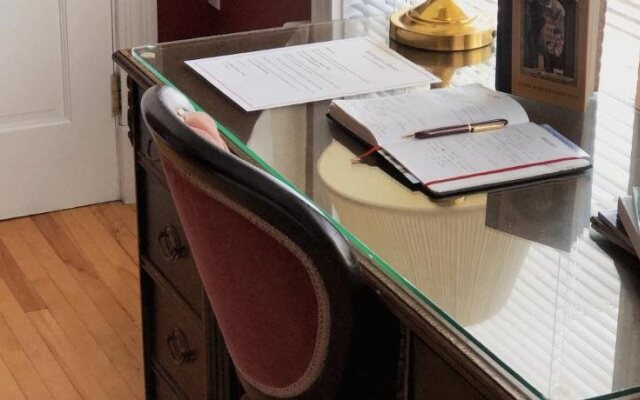 Mahogany Manor Bed & Breakfast