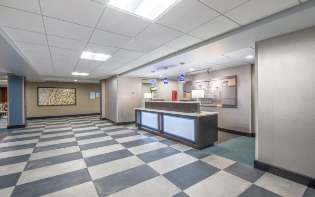 Holiday Inn Express & Suites Shawnee-Kansas City West by IHG