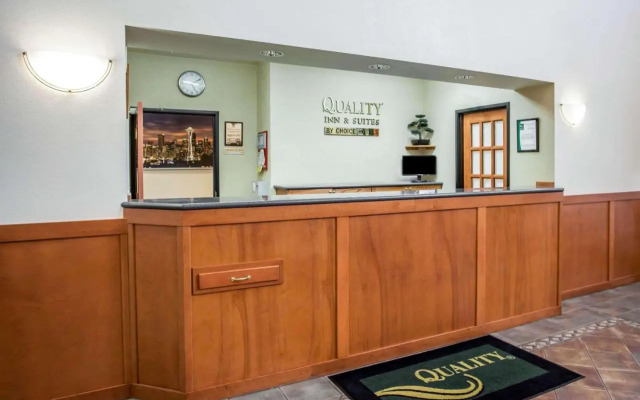 Quality Inn & Suites - 3 Stars