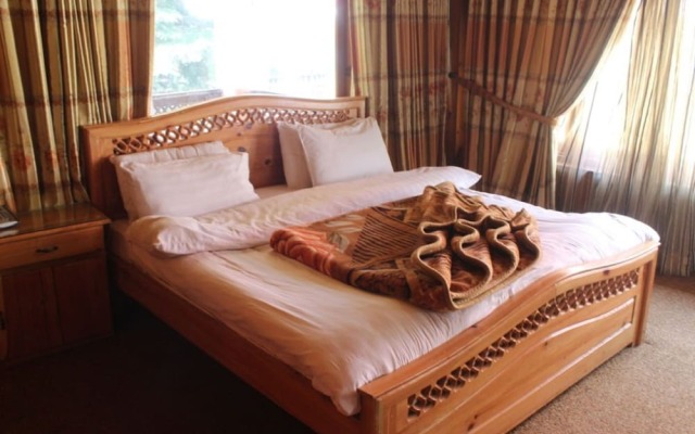 Pine Park Lake Luxury Resort Naran