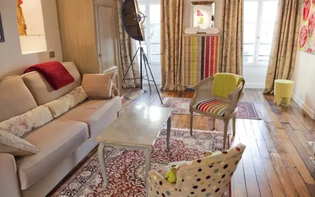 Luxurious apartment, near Louvre at the heart of Paris
