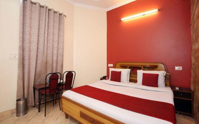 OYO 10239 Holiday INN Paradise