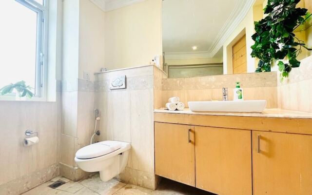 BluO 1BHK - DLF Galleria | BathTub, Balcony, Suite