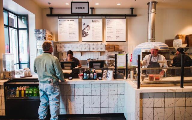 Saint Kate - The Arts Hotel