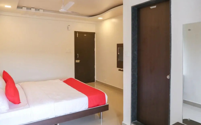 OYO 22066 Hotel Mayur
