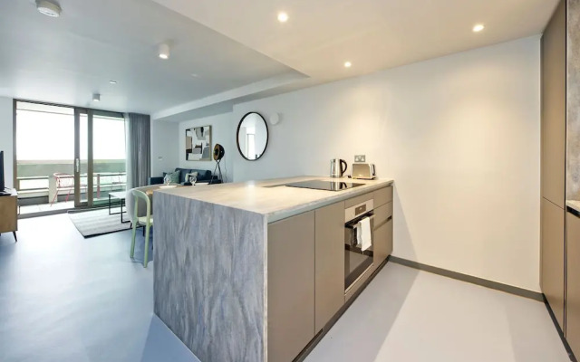 Striking One-bedroom Apartment Vibrant Poplar