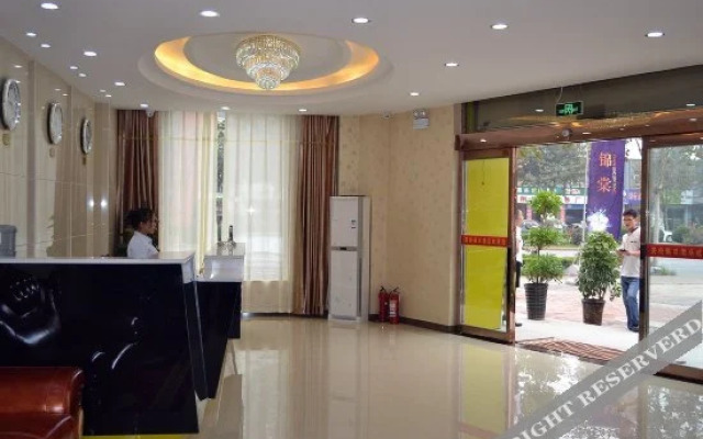 Yinglun Holiday Hotel