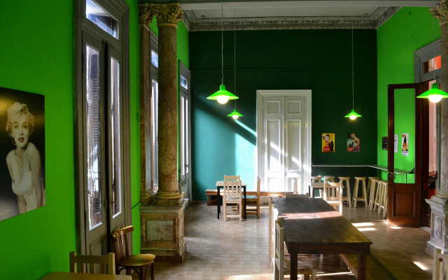 Retro Art Hostel