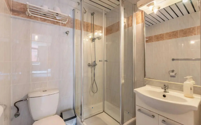 Room-one Bedroom Apartment Near North S