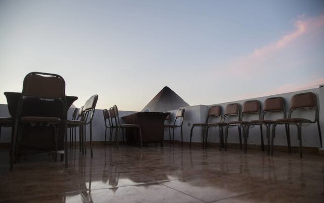 The Pyramids Inn Cheops