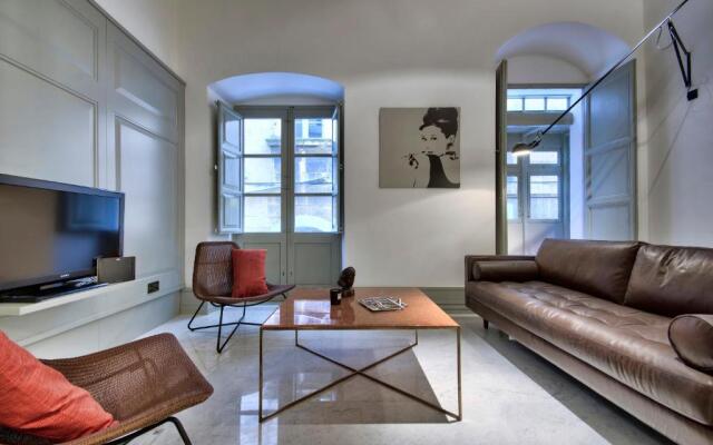 10 Strait Street Apartments