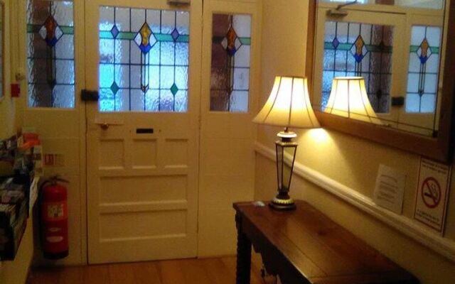 Anchor b & b