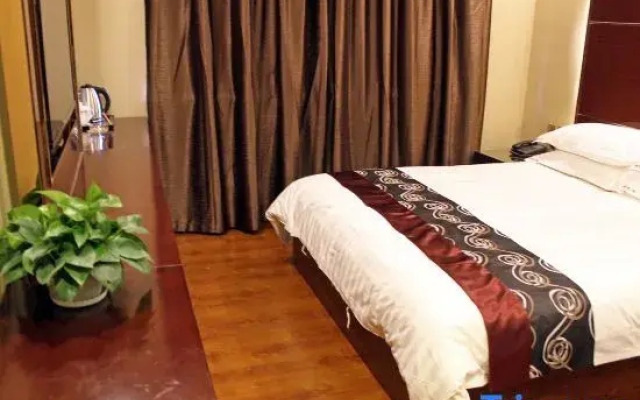 Ruiquanju Business Hotel (Qiqihar First Hospital Longsha Park Branch)