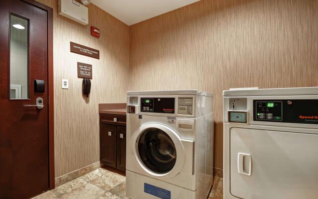 Hampton Inn & Suites Detroit-Canton