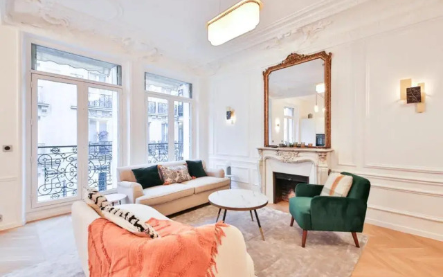 Champs Elysees!Montaigne, New Luxurious 6pers Flat