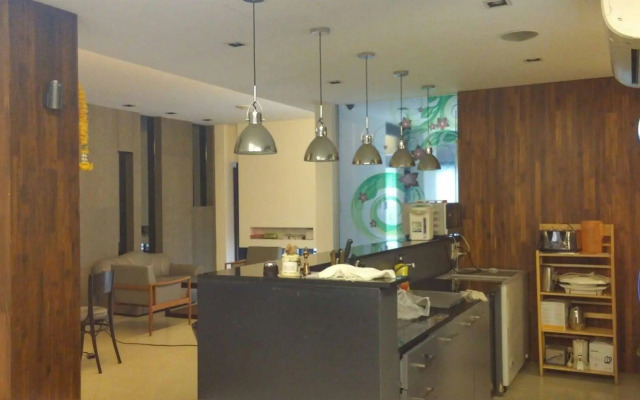 At One Inn Hualamphong Hotel