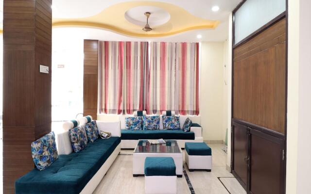 OYO 16694 Hotel Kb Square