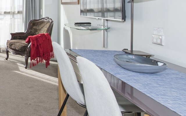 Best Views, Stunning Heritage, Pool, Gym & Car Park – Guest Rooms – Auckland