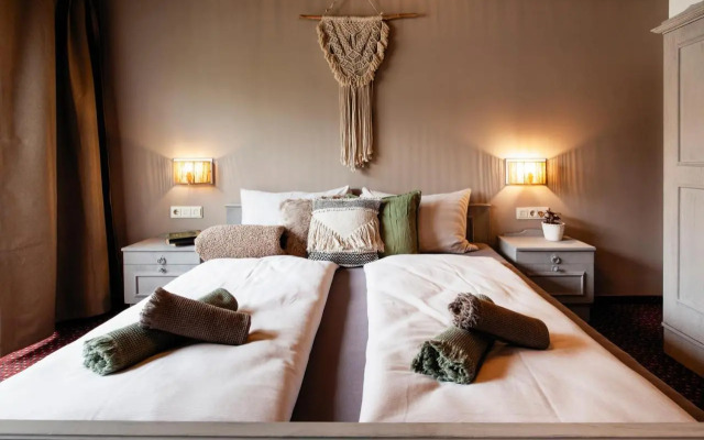 PineTree Lodge