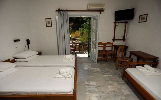Bastas Hotel & Studios