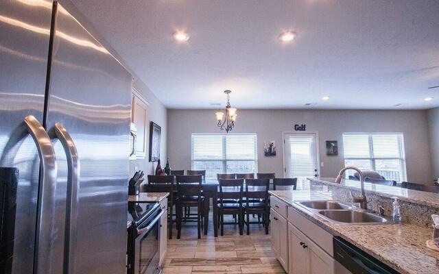 Whole In One 12 Bedroom Condo