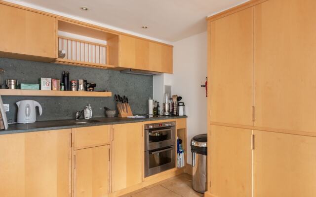 Perfectly Placed Central London Flat for 2