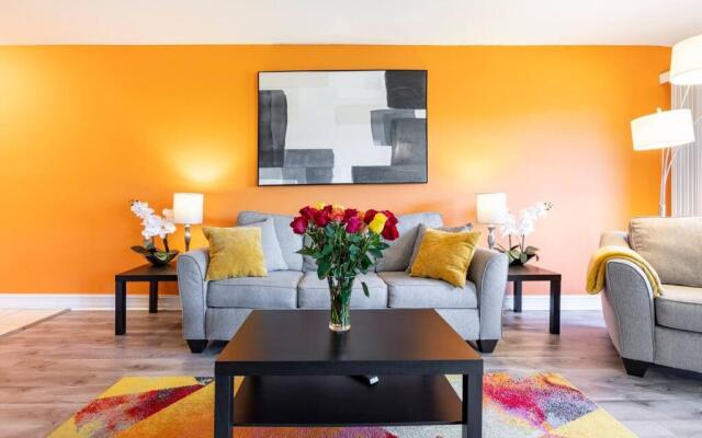 Shine and bright apartment with lake view