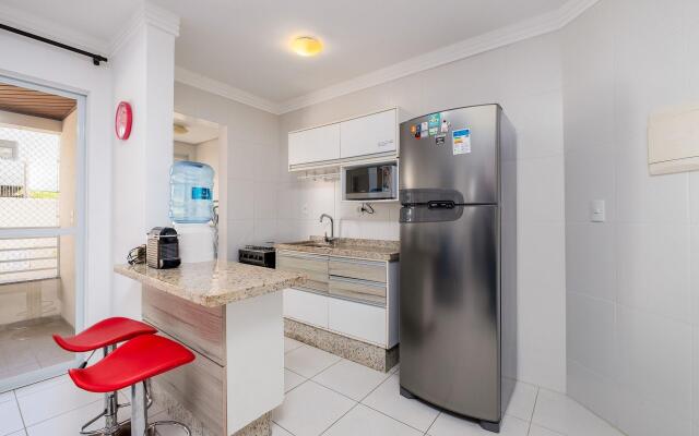 Apto com piscina a 2min da praia CAC106