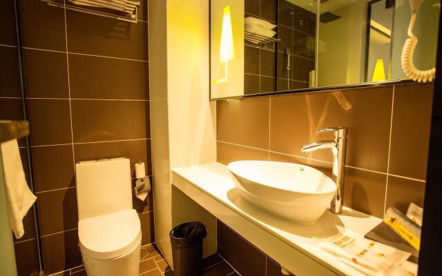 IU Hotel Tianjin Binjiang Walk Street Branch