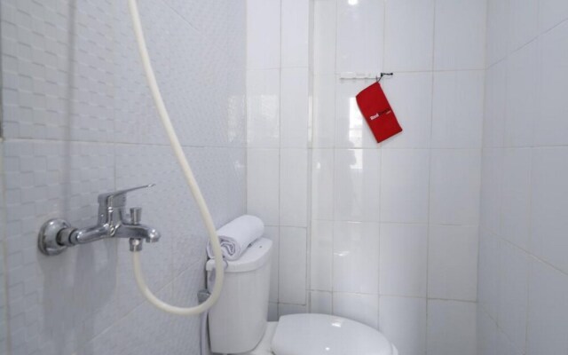 Plus Syariah near Mall Pondok Indah by RedDoorz