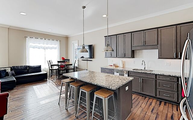 NashVilla - Luxury by Belmont by RedAwning