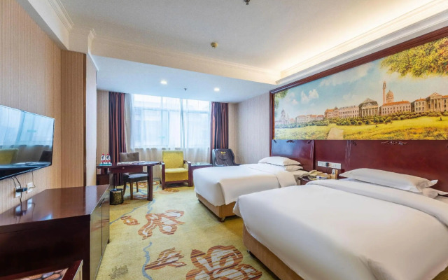 Vienna Hotel (Changsha Ningxiang West High-speed Railway Station Emerald Lake Store)