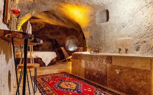 Crassula Cave Hotel