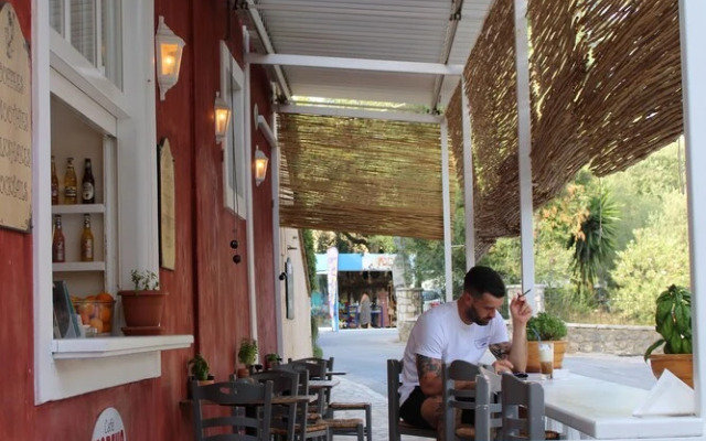 Zefiros Traditional Hotel
